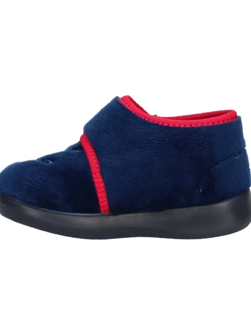Ciabatta chiusa da bambino blu