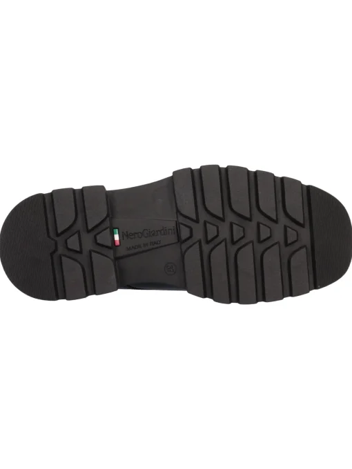 Scarpa stringata Nero Giardini da donna nera